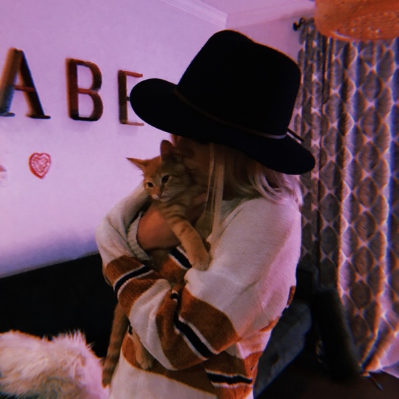 Meet your Posher, SYDNEY✨ - Picture 2 of 2